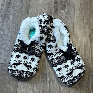 Maurices Black and White Knit Slippers